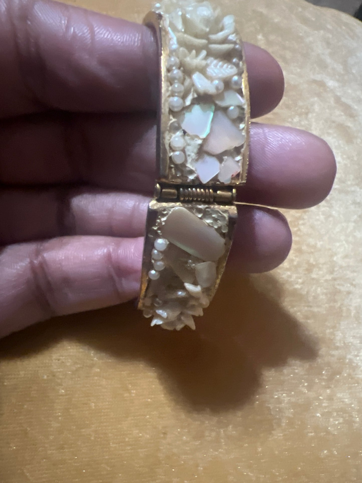 Vintage Pilgrim Women’s Ornate Watch Mechanical 17J Wind Up Hide Away Runs
