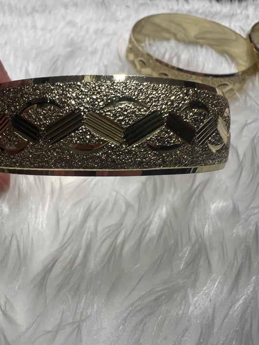“Stardust” Gold Filled Bangle Size 7 Wrist