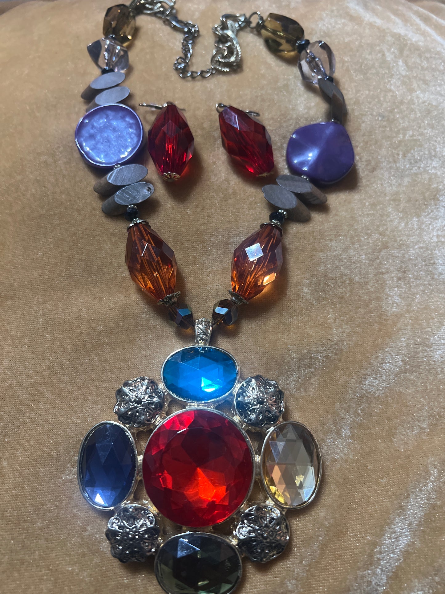 “Chucky Glow”Neck Set