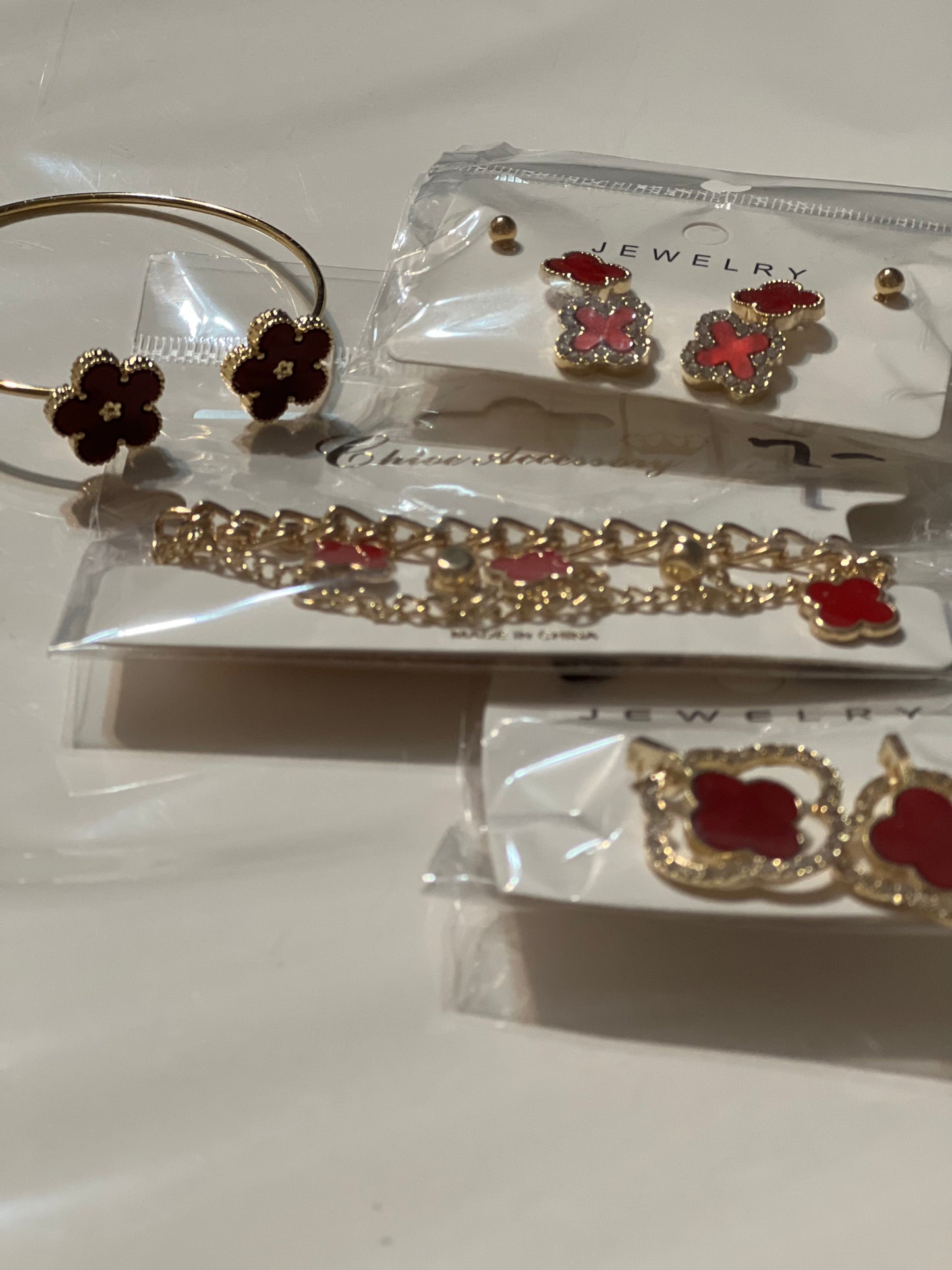 Red n Gold 4 Piece Clover Set