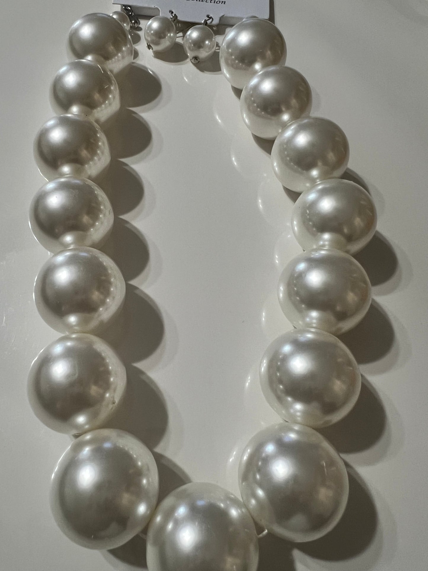 “Wanda” White Jumbo Pearl Necklace