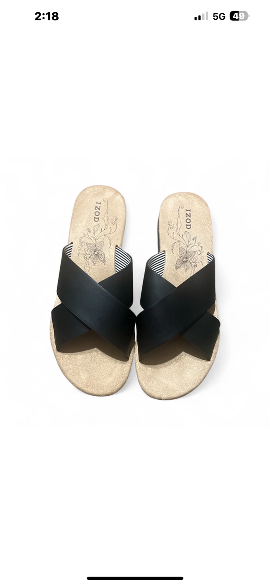 Izod Slippers Size 8